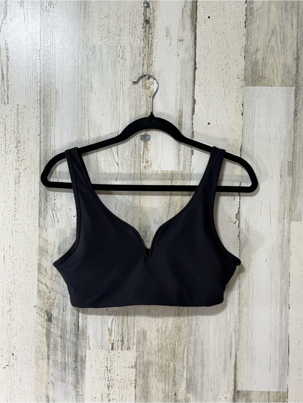 Old Navy Black V-Notch Wireless Sports Bralette - Smooth Stretch
